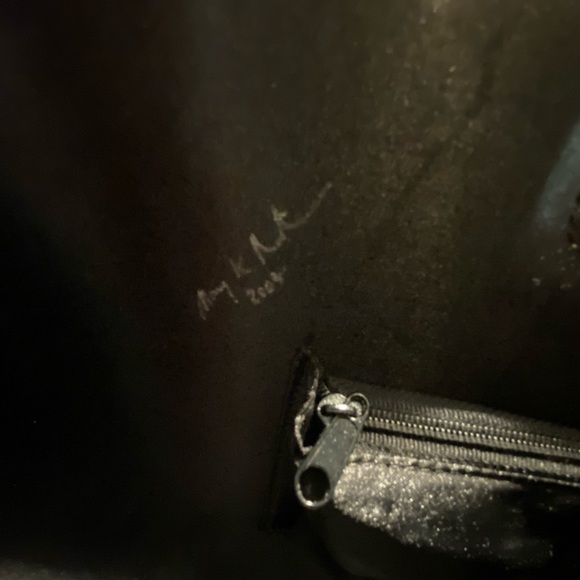 Signed Vintage clutch. Gently loved - Picture 6 of 8